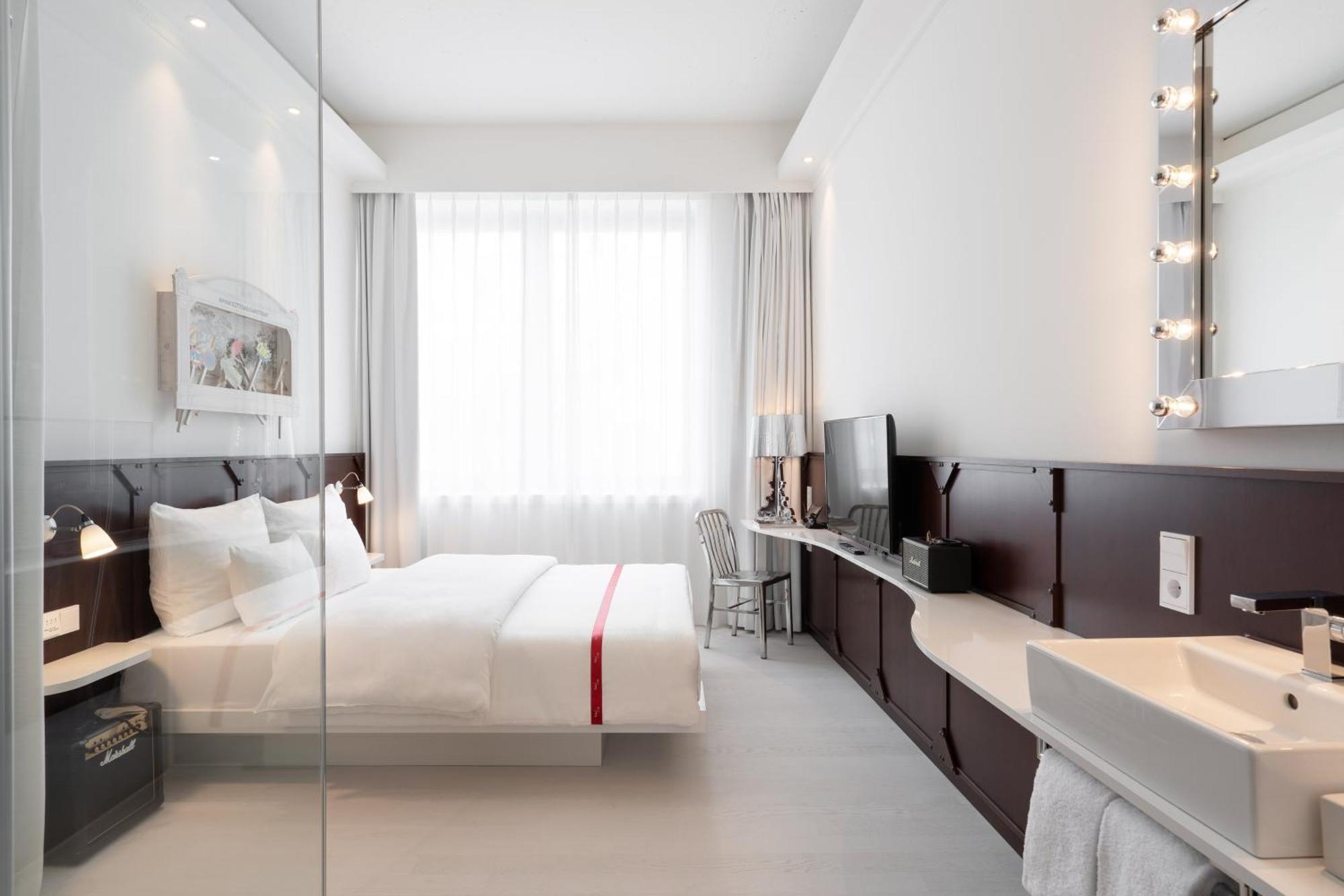 Ruby Leni Hotel