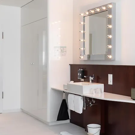 Ruby Leni Hotel